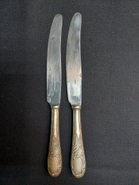 Ножи столовые, мельхиор МНЦ (СССР), трещина по лезвию. Цена за 1 штуку.